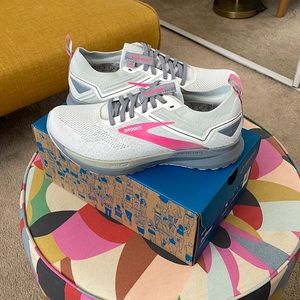 Brooks Ricochet 3 energize neutral